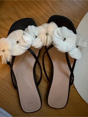Zara Black Slide Sandals with White Floral Accents